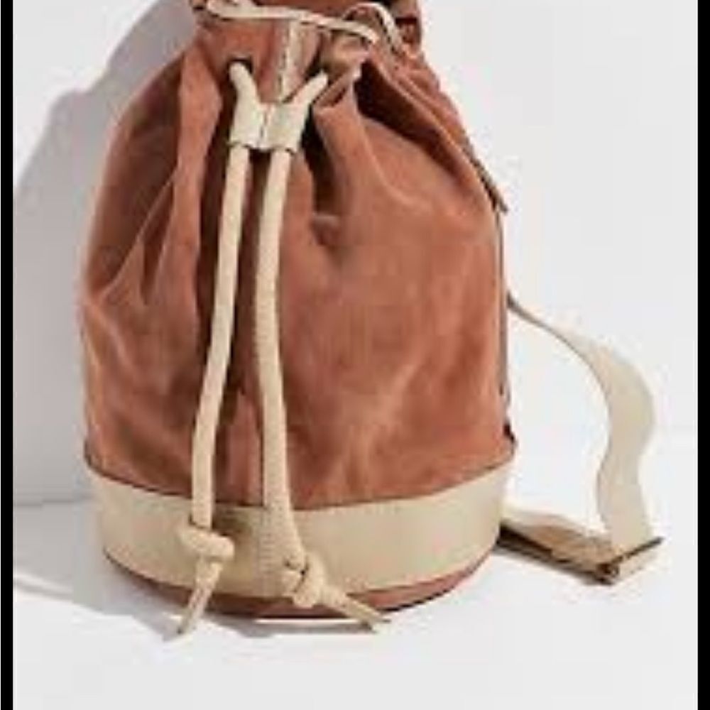New Free People Varsity suede Backpack
NWOT
MSRP $178
16W x 16 H x 9 D - Picture 4 of 14